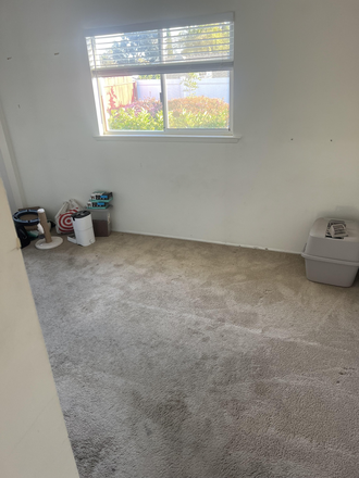 Room - North Clairmont, 92117