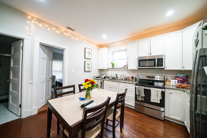 724 Parker St #3 - [9.1.2026] Top floor 5 beds /2 baths in Mission hill !! [Modern finishes / NO Broker fee] Apartments