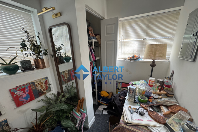 Open Area - *NO BROKER FEE* Heat/HotWater Included! Large STUDIO! Easy Commute to Campus! Apartments