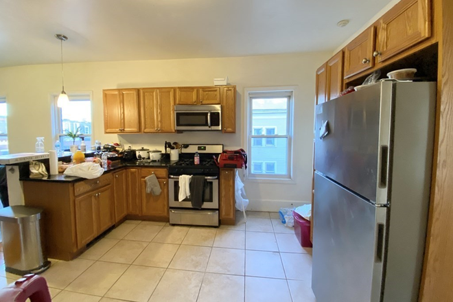 kitchen - Great 4 bed/ 1 bath - Secure the unit today!!