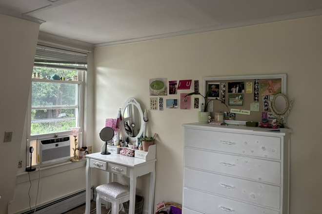Bedroom - Spring 2027 Sublet Duplex