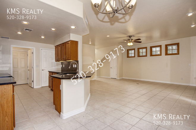 living room and kitchen - Beautiful Three Bedroom Three Bath Home Near The U of A