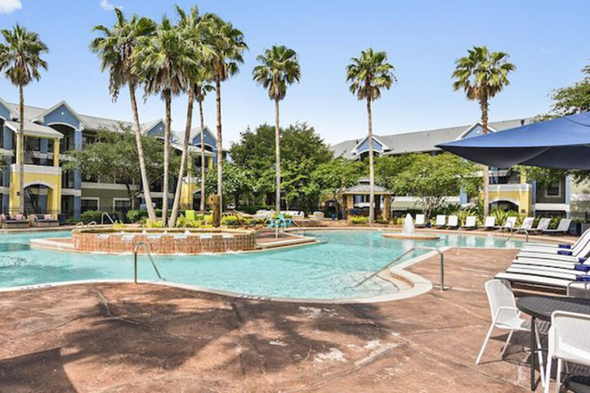 Pool - The Verge Orlando (looking for roommate)