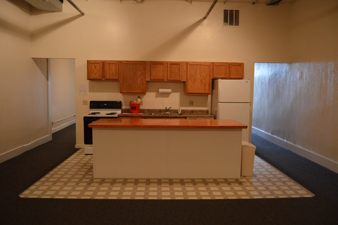 Kitchen - AVAILABLE 27-28 HUGE 4 BEDROOM APARTMENTS OVERLOOKING HIGH STREET 15 West High Street Apt A & B