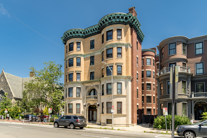 Front - Charming 1BR in Historic Brentford Hall!