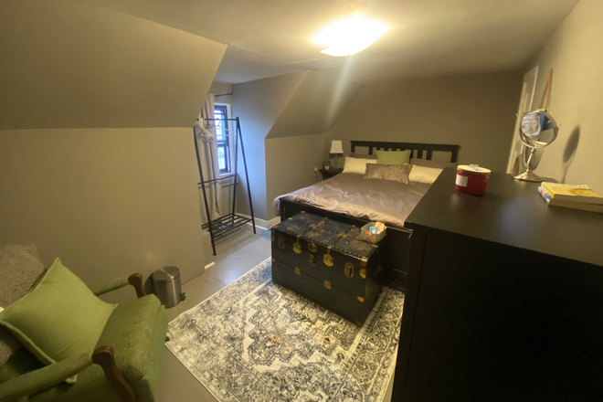 Bedroom - Furnished bedroom available in Little Italy