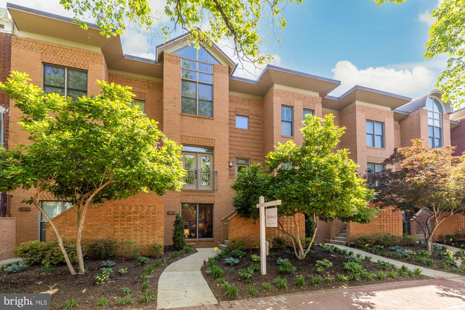 Exterior (Ground floor unit) - 2BR/2BA Capitol Hill Condo for Long-Term Rent (Dogs Allowed)