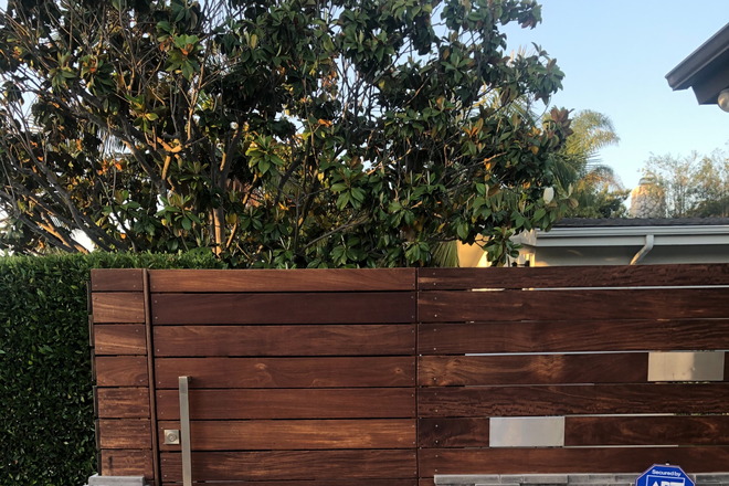 Private residence secured gated entrance - Private -Fully Furnished 1 Bedroom Studio Guest House (detached from house).  Close