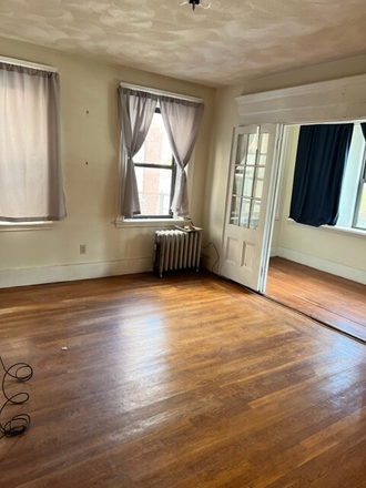 Call NOW for showings! 617-236-8550 - CENTRAL ST - GILMAN SQ GREEN LINE MBTA - GORGEOUS LIGHT FILLED SOMERVILLE 3 BED! *AVAIL NOW* Apartments