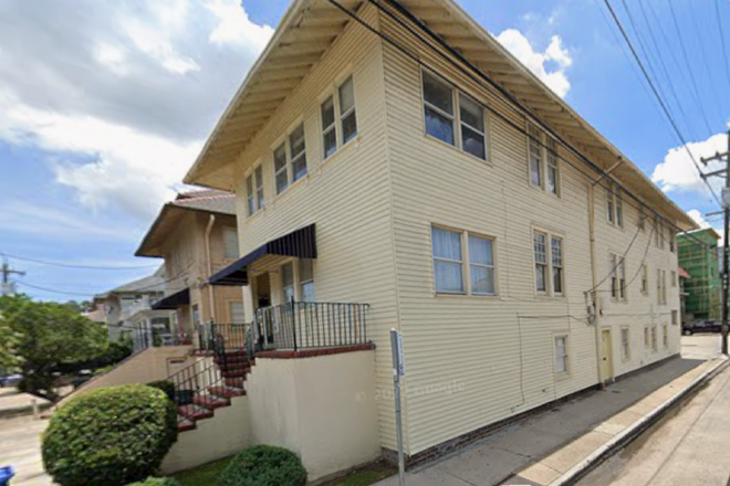 Unit is on the bottom floor (Entrance is on Freret) - GREAT LOCATION! One Bedroom Sublet right by Tulane Campus Apartments