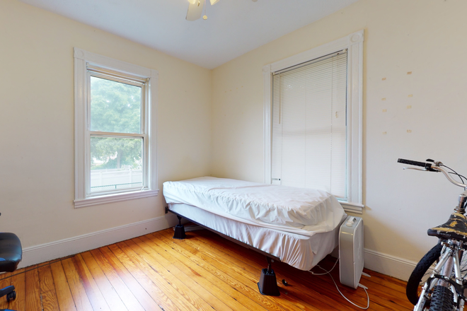 Bedroom - TUFT’S / FLETCHER STUDENTS- FURNISHED PRIVATE BEDROOM & FURNI APT  MINUTES TO TUFT’S