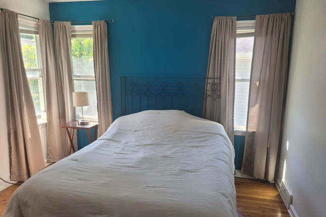 Guest room #2 - Nearby access to River Trail, close to campus, comfortable neighborhood House