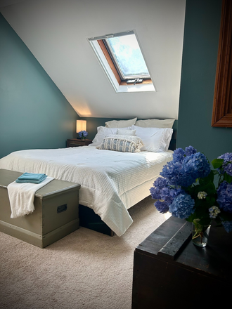 Bedroom for rent $1200 ALL INCL, FREE LAUNDRY - Beautiful Room, Gorgeous House, TWO FULL BATHS. FREE LAUNDRY, INCL ALL UTILITIES, 20 min to U.MASS