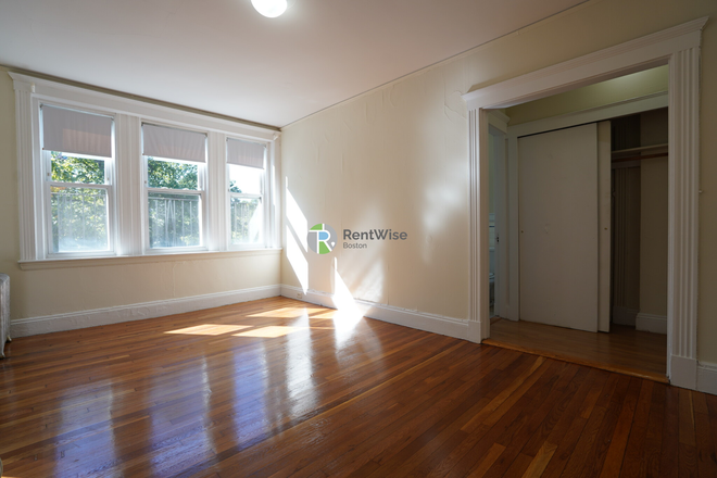 12 - AVAIL JAN 1st or NOW w/ NO FEE! - Incredible Fenway RENOVATED Studio, H/HW inc. Apartments