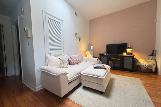 Living room - One Block From MUSC - Bedroom for Rent in Two Bed/One Bath