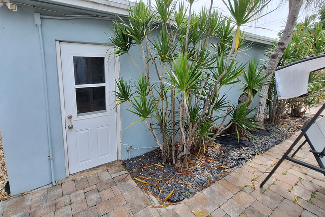 Main Entrance - Efficiency/cottage Apartments