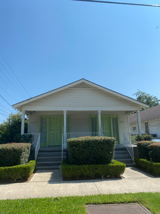front - 1,000 square foot apartment in 4-plex close to Tulane/Loyola