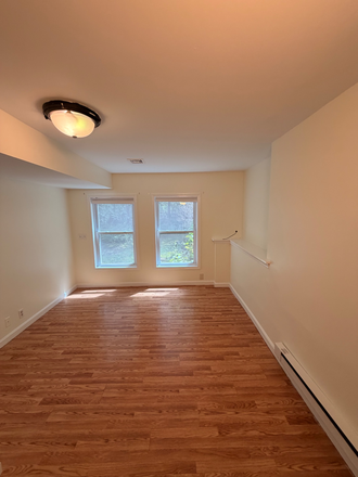 Bed 1 - SPACIOUS APARTMENT ON BUS ROUTE