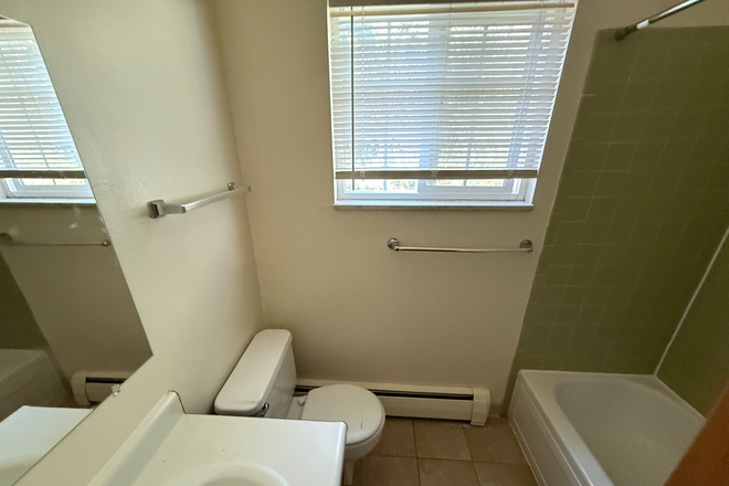 Bathroom - AVAILABLE NOW!: 1937 Warren Ave #102 Apartments