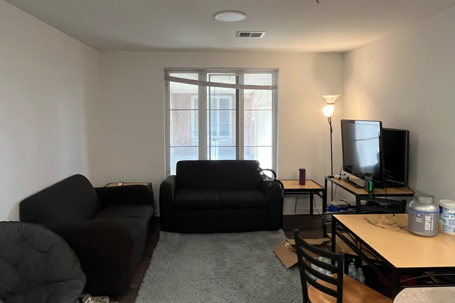 Living Room - South Campus Commons #3 Apartments