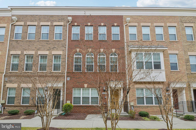 Front View - Spacious Home Near UMD; walkable to UMD and on shuttle route; Female-Oriented Students Prefer