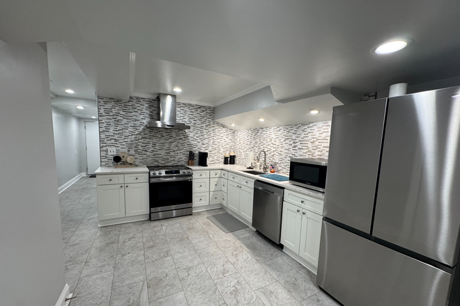 Kitchen - All-Inclusive Furnished Suite in Reservoir Hill 6-10 Min to UMMC 10-15 Min to JHU - Full KIT + W/D Duplex