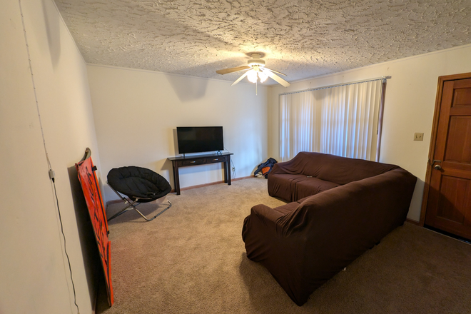 Living Room - Townside Properties Home close to campus