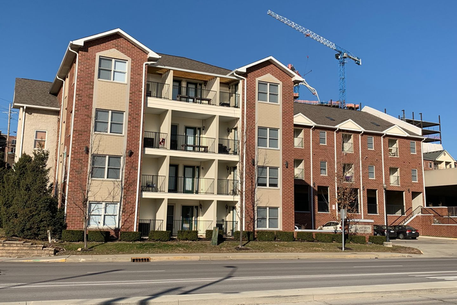 Outside - 135 South River Road - Apartment close to campus