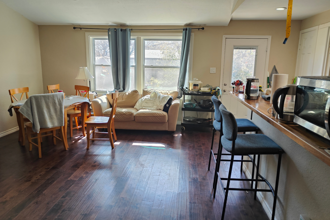 Living Room - Vinecrest Lane Property Available for Student