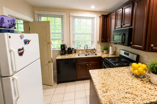 Kitchen - 3BR UC Apt, Parking + Great Location