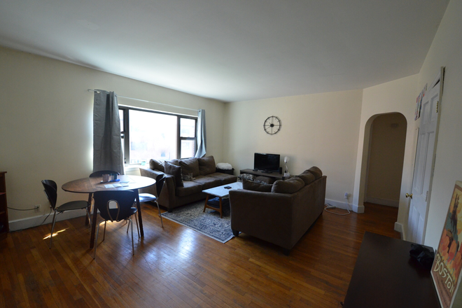 Living room - 3 Bed Available 9/1/26! *CONTACT NOAH 603-470-8181 Apartments