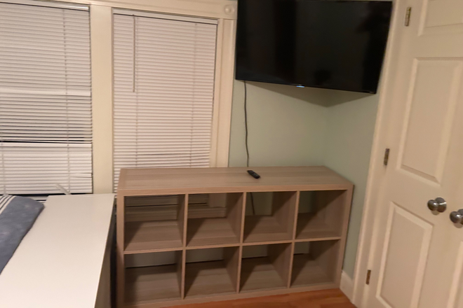 Bookcases and storage shelving - West Cambridge - Room for rent in house