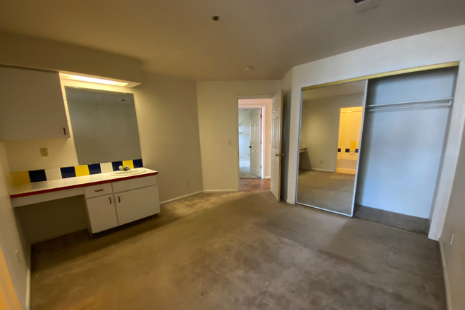 2 - August Preleasing: 903 18th St - Several Units Available! Condo