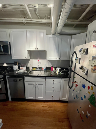 . - 3-bed 1.5-bath on Hemenway St. No broker fee. Contact Will McGowan 617.512.5822 Apartments