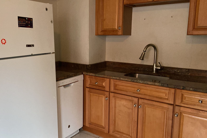 Dioshwasher - Room in an individual 6b 3ba house for summer(July 1st - July 31st).