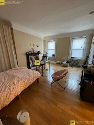Living Space - Beacon St Studio Kenmore Sq Apartments