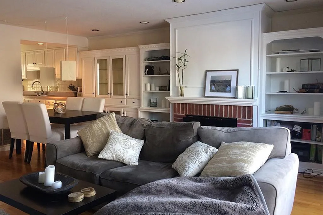 Living Room - Winston Court - perfect for small family, PHD and Graduate student ( Unit Insulate Fresh updated ) Townhome