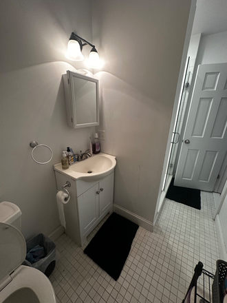Bathroom - Saint Stephen Street Apartment Super Close To Campus