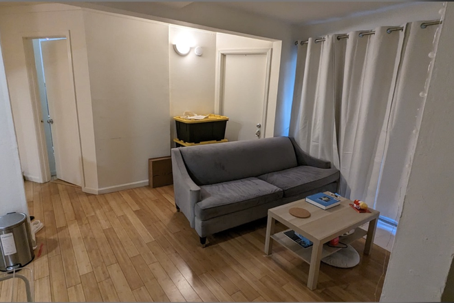Living room - Private bedroom for summer