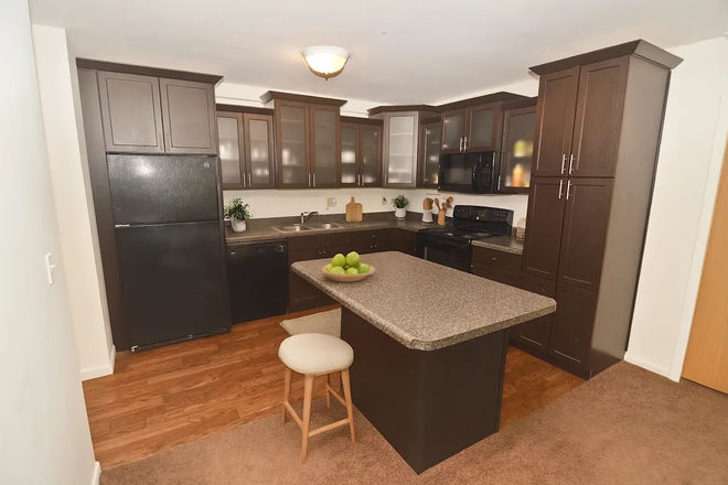 Kitchen - 3 Bed 2 bath, In Cedar Village close to campus