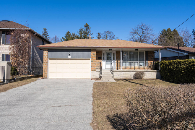 House Front - Furnished Private Rooms | 1 Min walk to UTSC | All-In Pricing | Across from UTSC and Transit loop