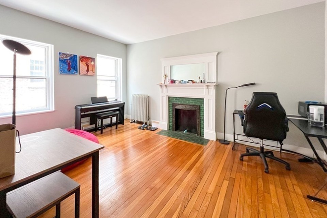 Living room - 3bd/1 bath - 9/1/24 Commonwealth ave $3500 Apartments