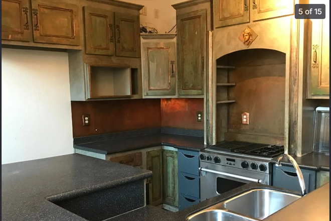 Full kitchen - House