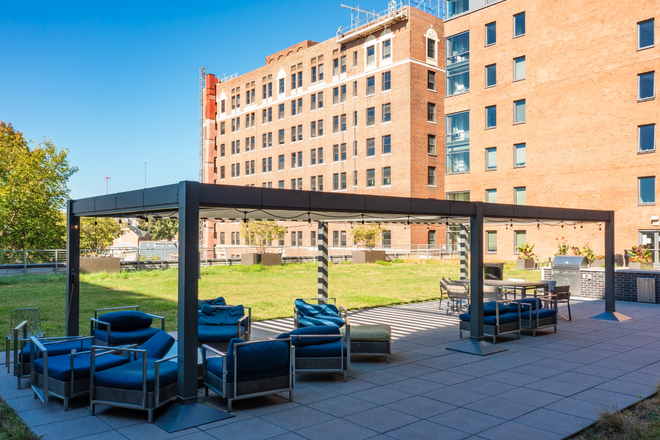 Rooftop lounge - Nine East Apartment