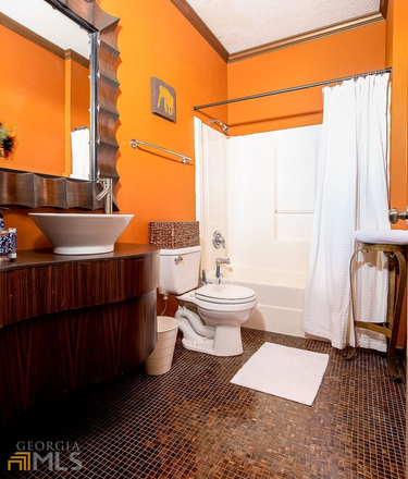 Main Level Bathroom - 4 Bedroom, 3 Bath Furnished Home