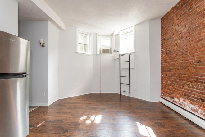Visit hubrealtyproperties.com - Near Copley Place, newly renovated studio, free one month rent Apartments