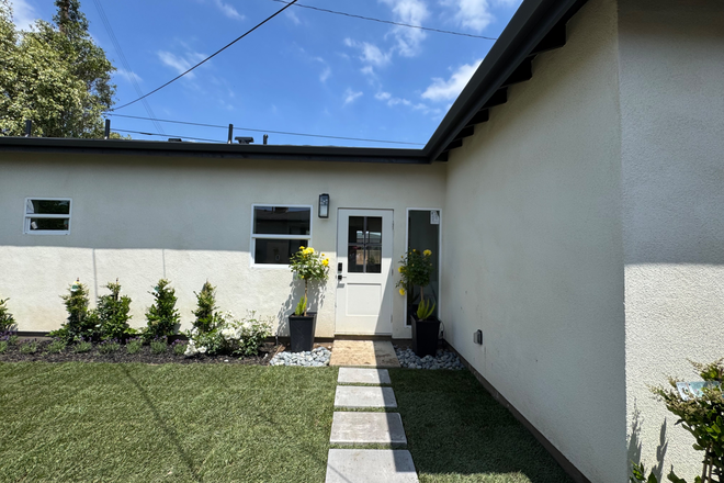 Adu - Mayfair (walk to campus) House