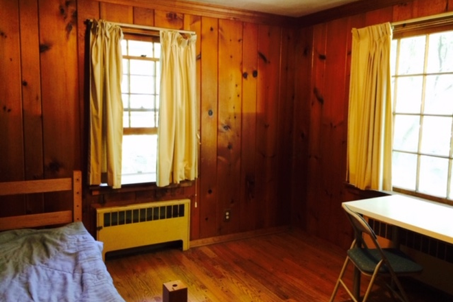 bedroom - One bedroom for rent, about 5 minute walking distance to UCONN Storrs campus House