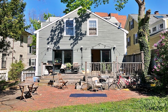 Outside view and backyard - JULY SUBLET - Harvard Square Community House
