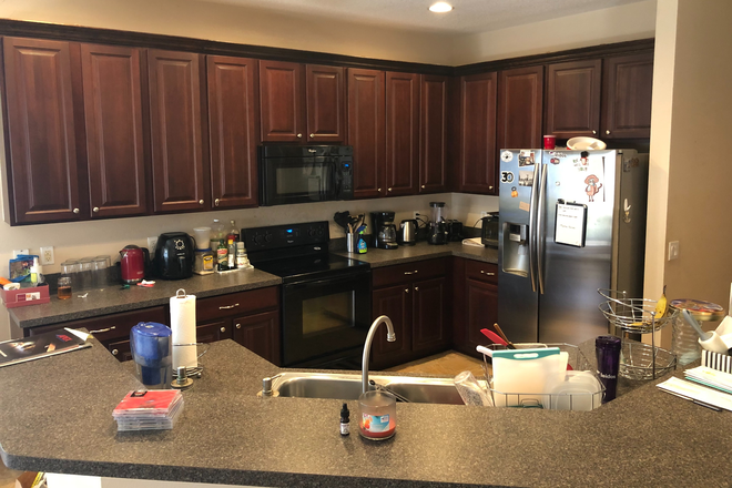 Kitchen - UCF Clean Single Bedroom For Rent - IMMEDIATE MOVE-IN READY! House